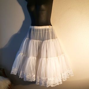 Vintage white crinoline lace petticoat med